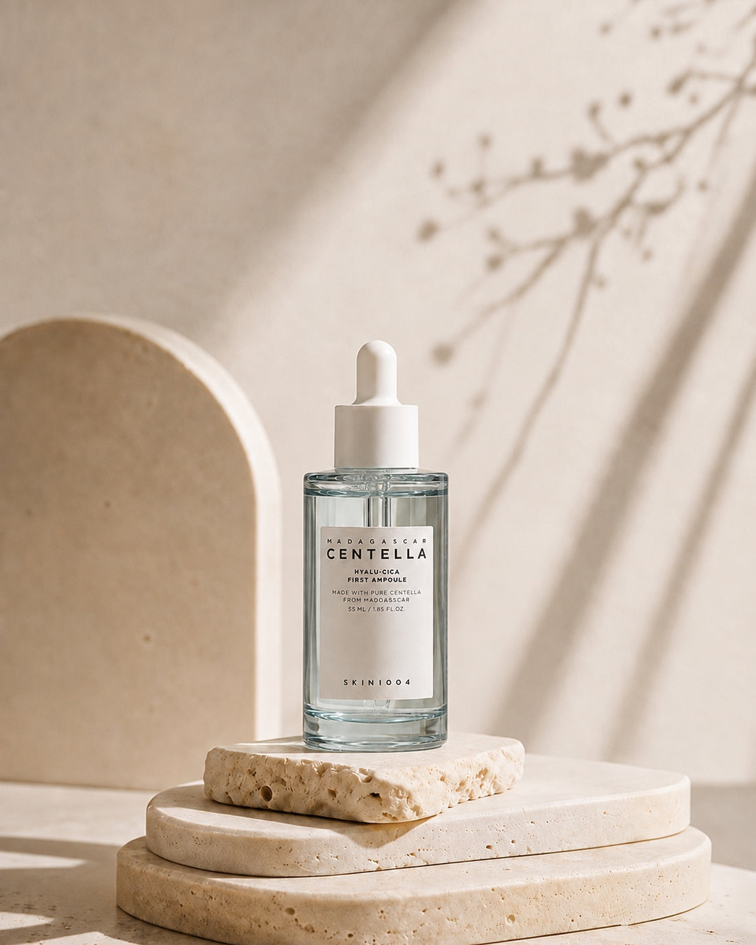 SKIN1004 Madagascar Centella Hyalu-CICA Brightening Toner 210 ml)